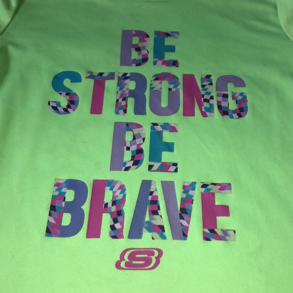 🧜🏼♀️3 for $15 item!🧜🏼♀️ skechers tee - Picture 2 of 4